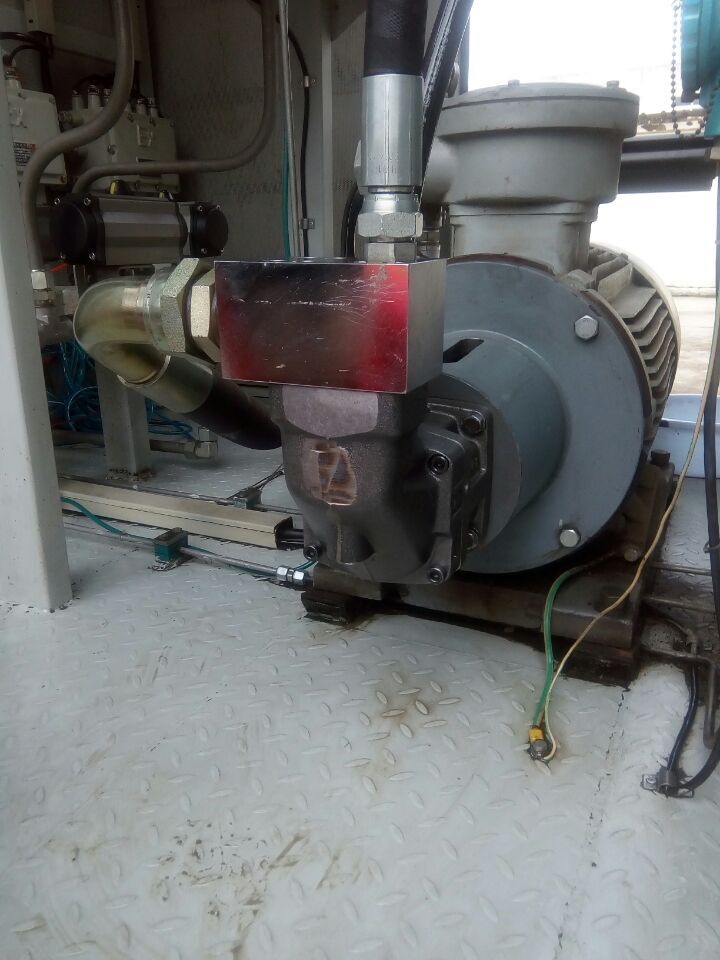 中石油孝感市长征北路加气站注塞泵更换现场